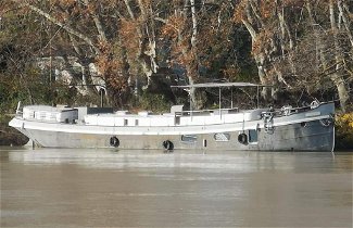 Photo 1 - Boat in Avignon with garden and river view
