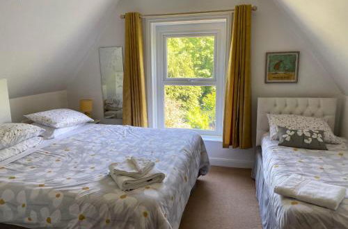 Photo 2 - Riverbank House