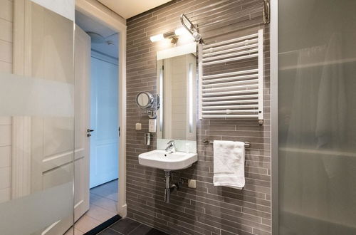 Photo 12 - Dapper Market Apartment Suites