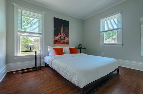 Photo 25 - Kercheval Avenue Apartments