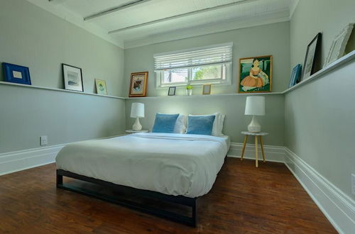 Photo 11 - Kercheval Avenue Apartments