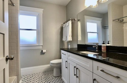 Photo 7 - Kercheval Avenue Apartments