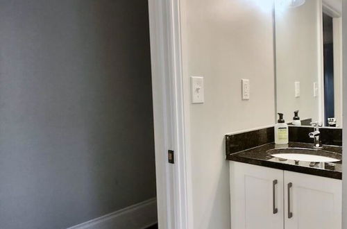 Photo 8 - Kercheval Avenue Apartments