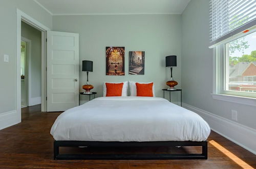 Photo 35 - Kercheval Avenue Apartments