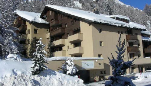 Photo 1 - Aparthotel Chesa Munteratsch