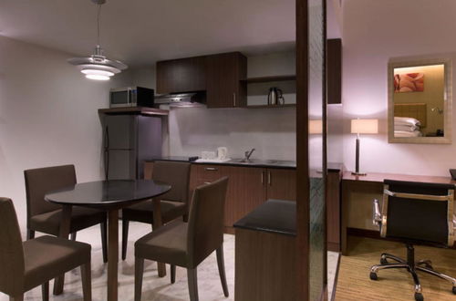 Foto 2 - Four Points By Sheraton Hotel and Serviced Apartments