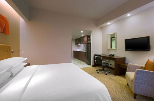Foto 13 - Four Points By Sheraton Hotel and Serviced Apartments