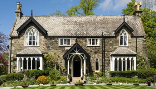 Photo 1 - Cedar Manor