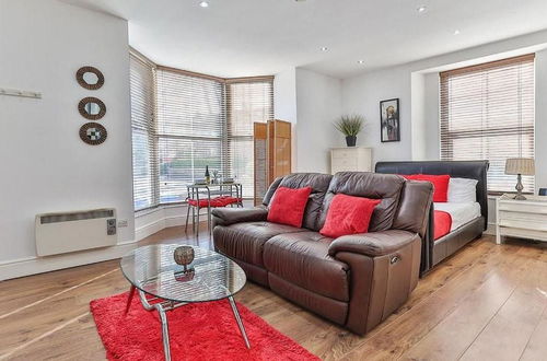 Foto 1 - NEW Sleek Studio Apartment - Central Sheffield