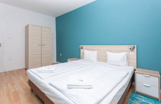 Photo 2 - Corvin Plaza Apartments & Suites