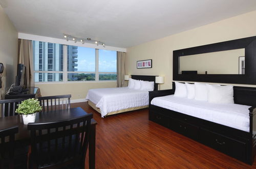 Photo 13 - New Point Miami Beach Apartments