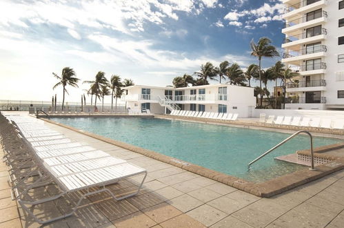 Photo 17 - New Point Miami Beach Apartments