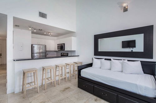 Photo 40 - New Point Miami Beach Apartments