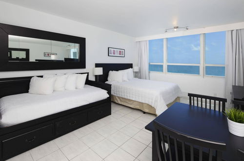 Photo 11 - New Point Miami Beach Apartments