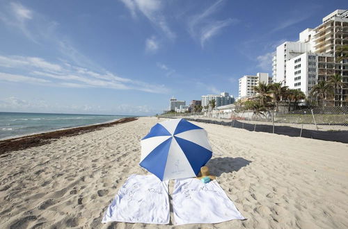 Photo 36 - New Point Miami Beach Apartments