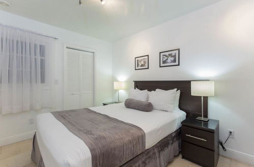 Photo 26 - New Point Miami Beach Apartments