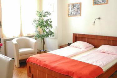 Photo 2 - Paprika Apartment Studio