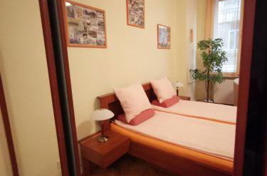 Photo 7 - Paprika Apartment Studio