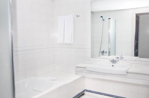 Photo 16 - Park Plaza Suites Apartamentos
