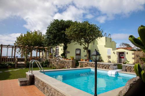 Photo 2 - Cottage in Angra do Heroismo with swimming pool and sea view