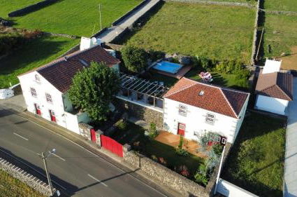 Photo 4 - Cottage in Angra do Heroismo with swimming pool and sea view