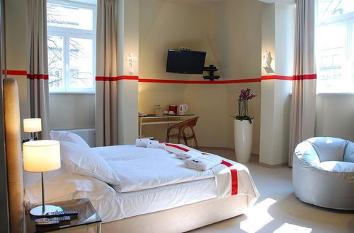 Photo 33 - Home Hotel