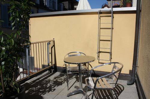 Photo 4 - HITrental Old Town Apartments