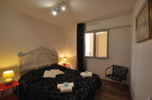 Photo 12 - Le Vieux Port Apartments