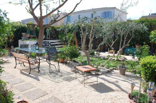 Foto 15 - Appartamento a Arles con giardino e vista giardino