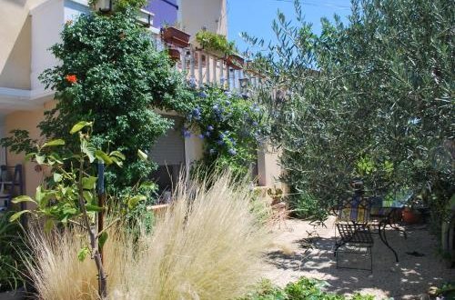 Foto 17 - Appartamento a Arles con giardino e vista giardino