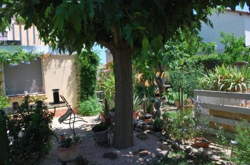 Foto 18 - Appartamento a Arles con giardino e vista giardino