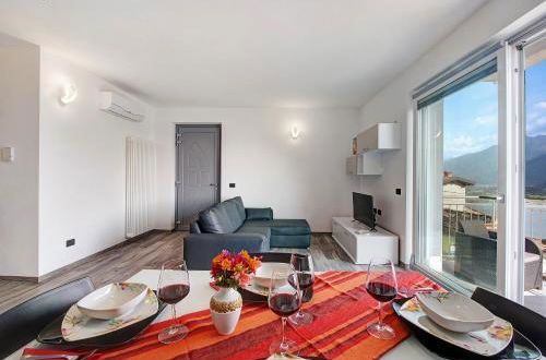 Photo 5 - Apartment in Trezzone with garden and lake view