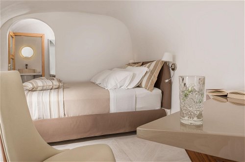 Photo 3 - Elite Luxury Suites