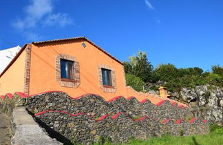Photo 1 - House in Lajes das Flores with garden and sea view