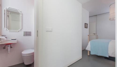 Renovated Apartment w/ Private Courtyard, By TimeCooler - Foto 5