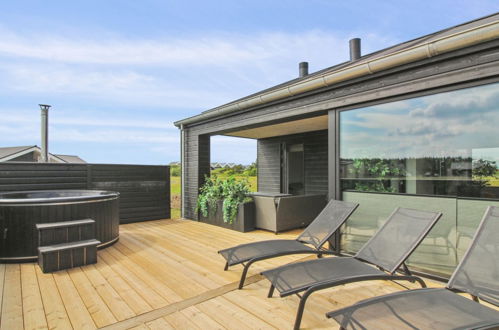 Photo 2 - Maison de 3 chambres à Løkken avec terrasse et bain à remous