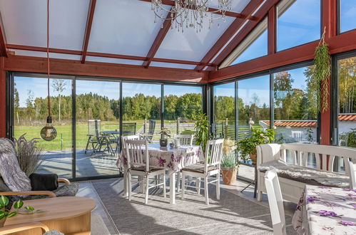 Photo 2 - Maison de 2 chambres à Kolmården avec jardin et terrasse