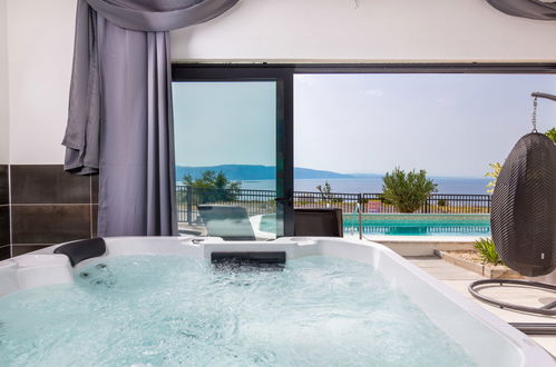 Photo 9 - Maison de 3 chambres à Senj avec piscine privée et jardin