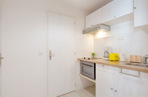 Foto 9 - Appartamento con 1 camera da letto a Fréjus con vista mare