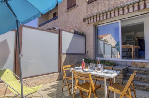 Photo 14 - Apartment in Saint-Cyr-sur-Mer with terrace and sea view