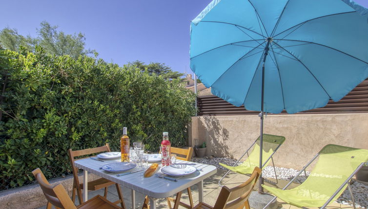 Photo 1 - Apartment in Saint-Cyr-sur-Mer with terrace and sea view