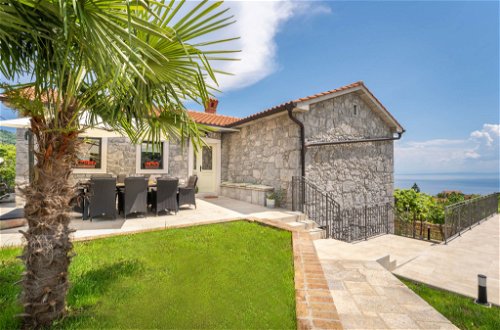 Foto 1 - Casa con 3 camere da letto a Opatija con piscina privata e terrazza