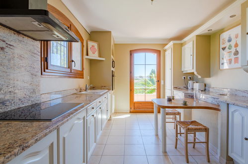 Photo 4 - Maison de 4 chambres à Roquebrune-sur-Argens avec piscine privée et vues à la mer