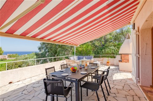 Foto 3 - Casa de 4 habitaciones en Roquebrune-sur-Argens con piscina privada y vistas al mar