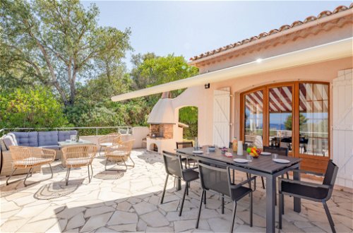 Foto 10 - Casa con 4 camere da letto a Roquebrune-sur-Argens con piscina privata e vista mare