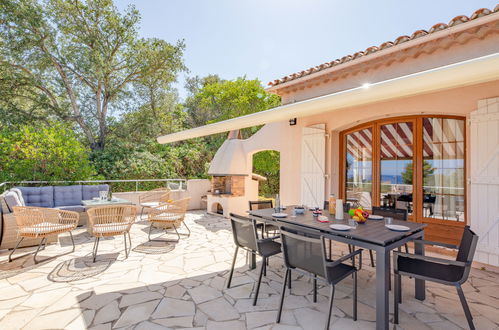 Foto 10 - Casa de 4 habitaciones en Roquebrune-sur-Argens con piscina privada y vistas al mar