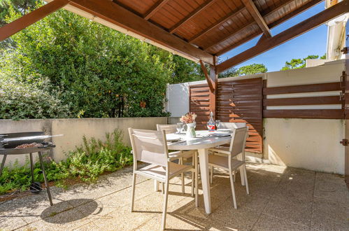 Photo 1 - Maison de 2 chambres à Les Mathes avec terrasse et vues à la mer