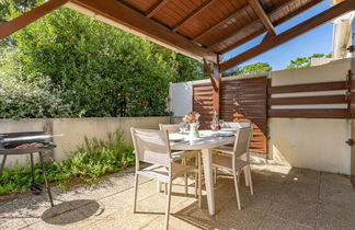 Photo 1 - Maison de 2 chambres à Les Mathes avec terrasse et vues à la mer