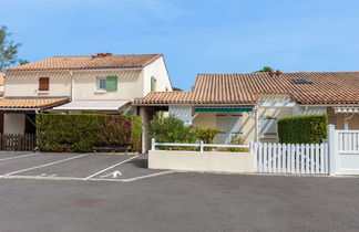 Photo 2 - Maison de 2 chambres à Les Mathes avec terrasse et vues à la mer