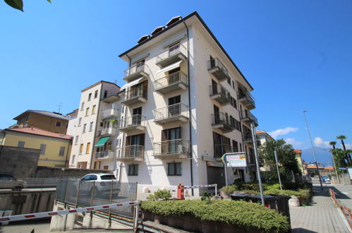 Foto 1 - Appartamento con 2 camere da letto a Luino con vista sulle montagne